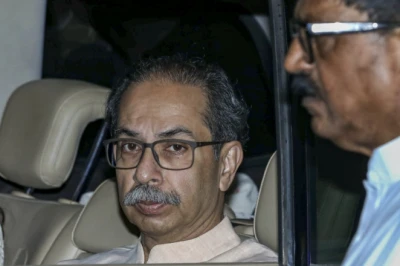 उद्धव ठाकरे की पार्टी में टूट का डर, विधायकों की बैठक से गैर-हाजिर रहने वालों पर सियासी चर्चा तेज