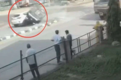 झुंझुनूं में बड़ा सड़क हादसा: डिवाइडर से टकराकर पलटी कार, चार वाहन आपस में भिड़े