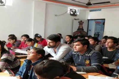 इंदौर में कोचिंग सेंटरों में मौत का जाल, लखनऊ जैसे अग्निकांड का मंडरा रहा खतरा