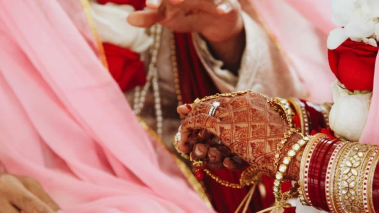 सुगौली में शादी के बीच मचा बवाल, नकली जेवर पकड़े जाने पर दुल्हन ने विवाह से किया इनकार
