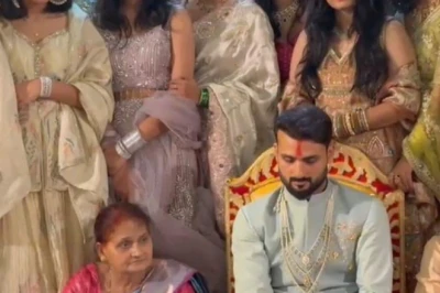 टीम इंडिया के तेज गेंदबाज आकाशदीप विवाह बंधन में बंधने को तैयार, रोहतास के गांव में जश्न का माहौल