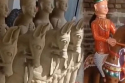 राजस्थान के इस गांव में मिट्टी से बनते हैं चमत्कारिक घोड़े, मन्नत पूरी होने पर उमड़ती है भीड़