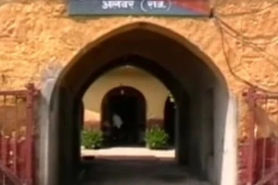 अलवर: 5 साल की बच्ची से दरिंदगी के बाद टहला में भारी उबाल, आक्रोशित ग्रामीणों ने पुलिस को घेरा