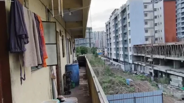 पुणे में मां और दो बच्चों के शव मिले, मुंबई लोकल ट्रेन में चाकू मारकर युवक की हत्या