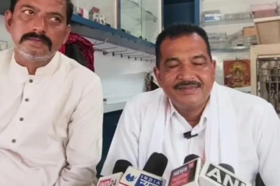 78 साल की आजादी के बाद भी बदहाल है बड़वानी का सागमाल गांव, ग्रामीण खुद सड़क बनाने को मजबूर