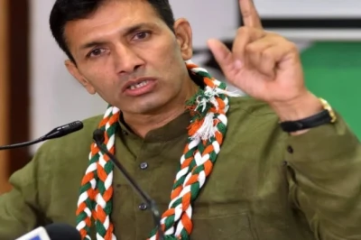 NEET पेपर लीक पर कांग्रेस की प्रेस कॉन्फ्रेंस में फूट-फूटकर रोया छात्र, संसद घेराव का ऐलान