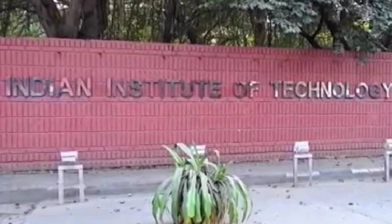IIT कानपुर प्लेसमेंट: CSE को पछाड़कर इस विभाग ने मारी बाजी, 100 फीसदी छात्रों को मिली नौकरी