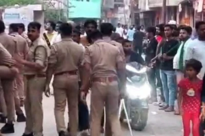 उत्तर प्रदेश के एटा में मुहर्रम जुलूस के दौरान बड़ा हादसा, हाईटेंशन लाइन की चपेट में आई ताजिया, एक की मौत