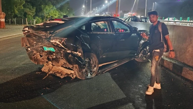 अहमदाबाद-गांधीनगर हाईवे पर भीषण सड़क हादसा, तीन कारों की टक्कर के बाद जलकर खाक हुई गाड़ी