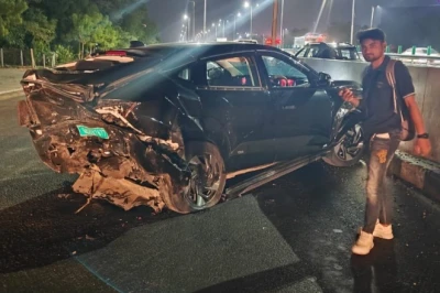 अहमदाबाद-गांधीनगर हाईवे पर भीषण सड़क हादसा, तीन कारों की टक्कर के बाद जलकर खाक हुई गाड़ी