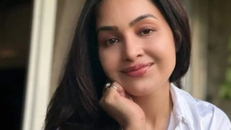 भीड़ के बीच अकेले क्यों महसूस कर रहे हैं लोग, शुभांगी अत्रे ने खोली सोशल मीडिया के 'दिखावे' की पोल