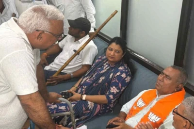 राजस्थान: तबादलों से बैन हटा तो मंत्रियों के बंगलों पर उमड़ी भीड़, फरियादियों की लंबी कतारें