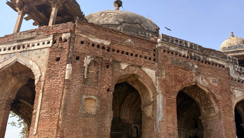 जौनपुर की शान है 'बारा दुआरिया', ताजमहल जैसी वास्तुकला देखने के लिए पर्यटकों की उमड़ती है भीड़