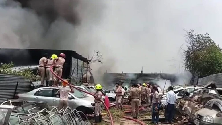 चंडीगढ़ के डड्डू माजरा में भीषण अग्निकांड, कबाड़ बाजार की 20 गाड़ियां और कई दुकानें जलकर राख