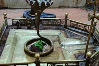 मध्य प्रदेश का वो अनोखा गांव जहां साक्षात ओंकारेश्वर के समान विराजते हैं महादेव, जानिए इस मंदिर की महिमा