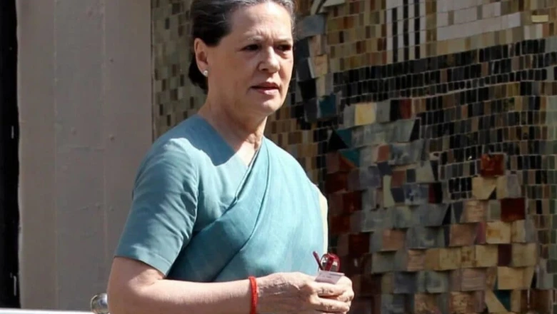 सोनिया गांधी के लेख पर मचा सियासी घमासान, बांग्लादेशी हिंदुओं पर चुप्पी को लेकर कांग्रेस पर उठे सवाल