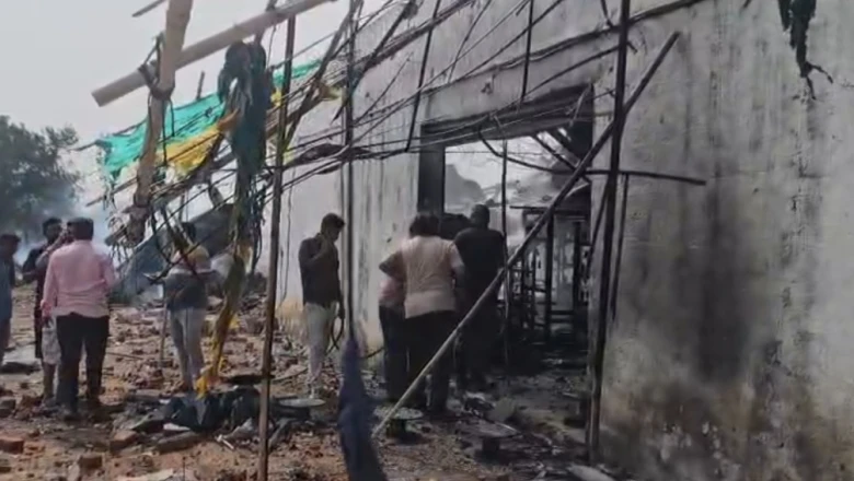 खेड़ा में अवैध पटाखा फैक्ट्री में जोरदार धमाका, 10 किलोमीटर तक महसूस हुआ भूकंप जैसा असर