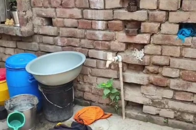 भागलपुर में पीने के पानी के लिए मचा हाहाकार, खाली बर्तनों के साथ ग्रामीणों ने नेशनल हाईवे पर किया प्रदर्शन