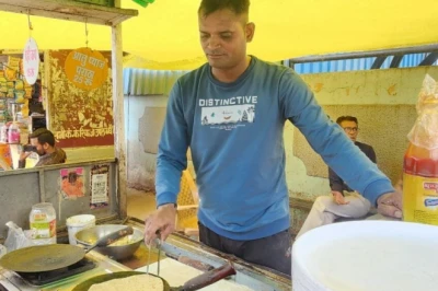 बुरहानपुर के सोहनलाल की प्रेरणादायक कहानी: 20 हजार के कर्ज से शुरू किया पराठे का ठेला, आज लाखों में है कमाई