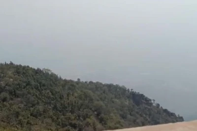 मानसून की फुहारों ने बदला पारसनाथ पर्वत का स्वरूप, बादलों के आगोश में सिमटा आस्था का यह महातीर्थ