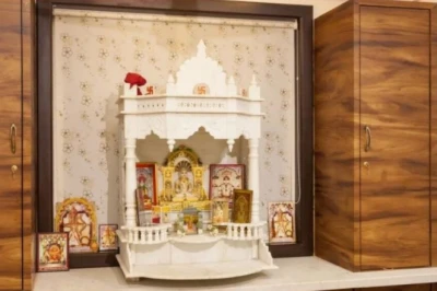 पूजा घर में मूर्तियों की संख्या और आकार का क्या है नियम, जानिए वास्तु और ज्योतिष की सटीक सलाह