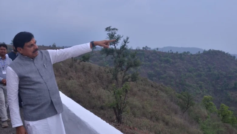 बैतूल के कुकरू में मुख्यमंत्री मोहन यादव का दौरा: स्व-सहायता समूह की महिलाओं से की मुलाकात, चखा मावा रबड़ी का स्वाद