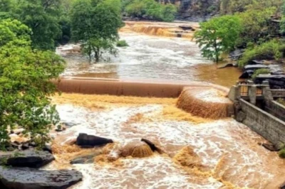 मिर्जापुर की लखनिया दरी तीन महीने से सील, ठेकेदारों के विवाद से पर्यटकों और स्थानीय कारोबारियों को भारी नुकसान