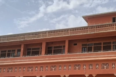 200 साल पुराने जयपुर के हिंद होटल पर क्यों लगा ताला, क्या है इस ऐतिहासिक इमारत से जुड़ा विवाद?