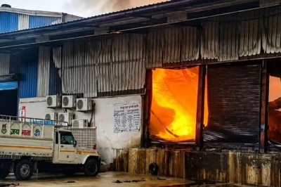 पटना में तेल और डालडा के गोदाम में लगी भयानक आग, करोड़ों के नुकसान की आशंका