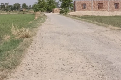 मथुरा: गड्ढों से जूझ रही जनता और मंत्री जी के उद्घाटन का दौर, छाता विधानसभा की बदहाल सड़कों पर भड़के लोग