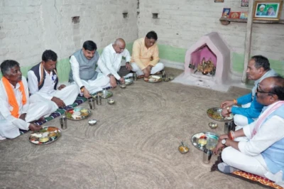 बैतूल: मुख्यमंत्री मोहन यादव ने ग्रामीण के घर किया रात्रिभोज, रात्रि चौपाल में ग्रामीणों से की आत्मीय चर्चा
