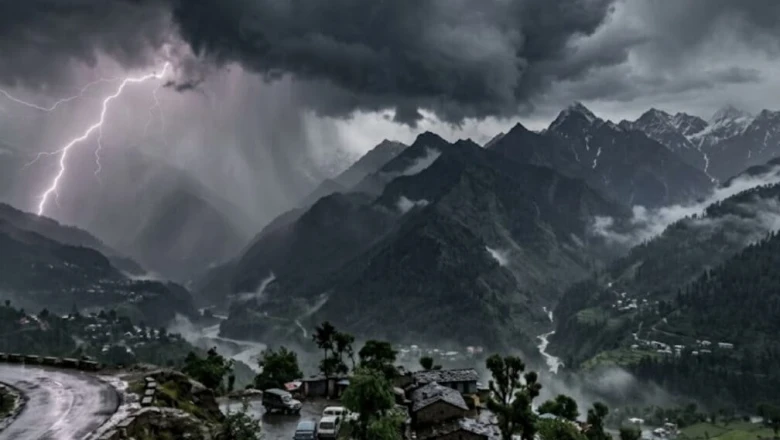 उत्तराखंड मौसम अपडेट: पहाड़ों में भारी बारिश का ऑरेंज अलर्ट, मैदानी इलाकों में उमस से बेहाल लोग
