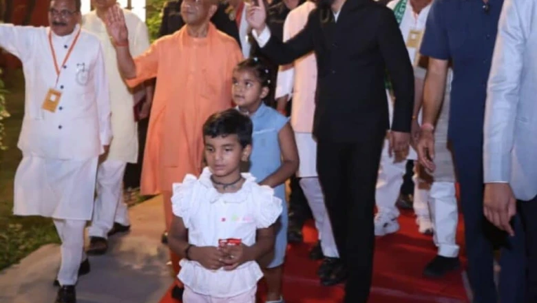 मुरादाबाद में मुख्यमंत्री योगी आदित्यनाथ का सख्त रुख, सड़क खोदने वाले ठेकेदारों पर दर्ज होगी FIR