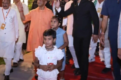 मुरादाबाद में मुख्यमंत्री योगी आदित्यनाथ का सख्त रुख, सड़क खोदने वाले ठेकेदारों पर दर्ज होगी FIR