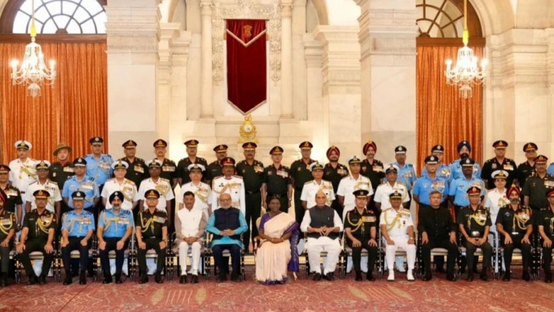राष्ट्रपति भवन में वीरता का सम्मान, 105 सैन्य योद्धाओं को विशिष्ट सेवा अलंकरण से नवाजा गया