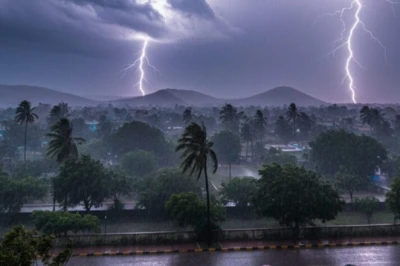 झारखंड में मानसून का असर: 19 जिलों में आंधी-तूफान के साथ भारी बारिश का अलर्ट, तापमान में बड़ी गिरावट