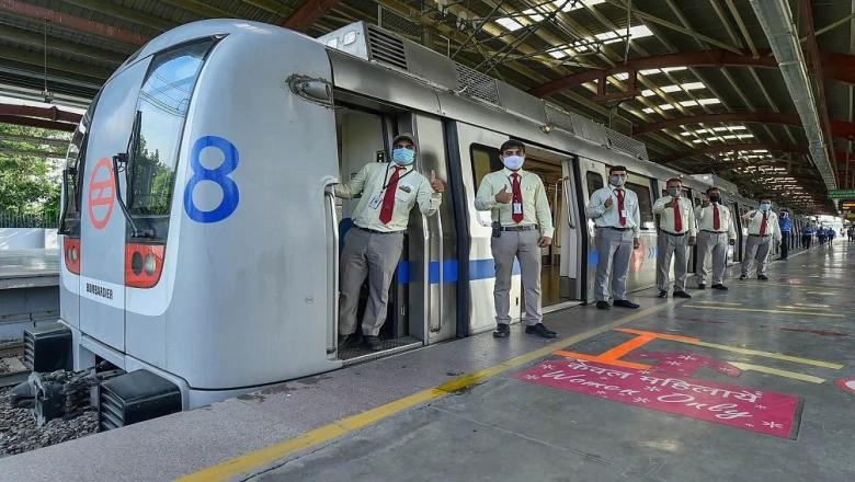 दिल्ली मेट्रो की ब्लू लाइन में तकनीकी खराबी, यात्रियों को घंटों करना पड़ा इंतजार