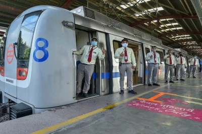 दिल्ली मेट्रो की ब्लू लाइन में तकनीकी खराबी, यात्रियों को घंटों करना पड़ा इंतजार