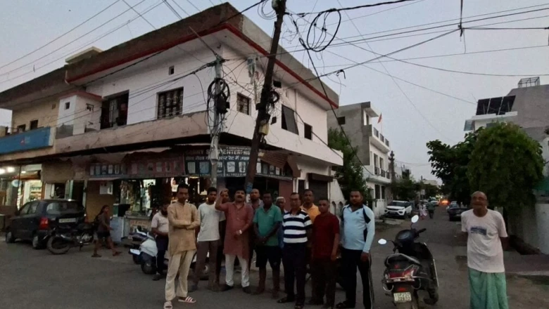 बरेली: शास्त्री नगर में बिजली के लिए हाहाकार, 24 घंटे में सिर्फ 7 घंटे मिल रही है आपूर्ति