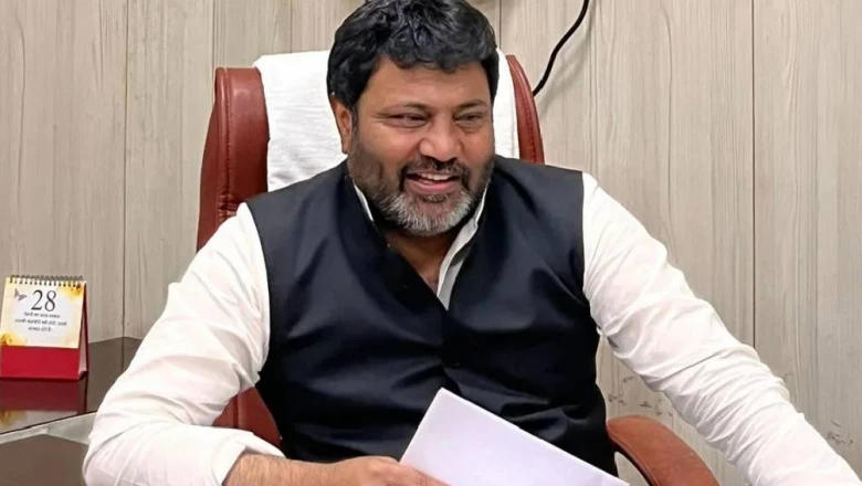 यूपी विधानसभा: सपा चीफ व्हिप कमाल अख्तर ने पद छोड़ा, सांसद रुचि वीरा से चल रही थी खींचतान