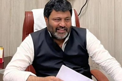यूपी विधानसभा: सपा चीफ व्हिप कमाल अख्तर ने पद छोड़ा, सांसद रुचि वीरा से चल रही थी खींचतान