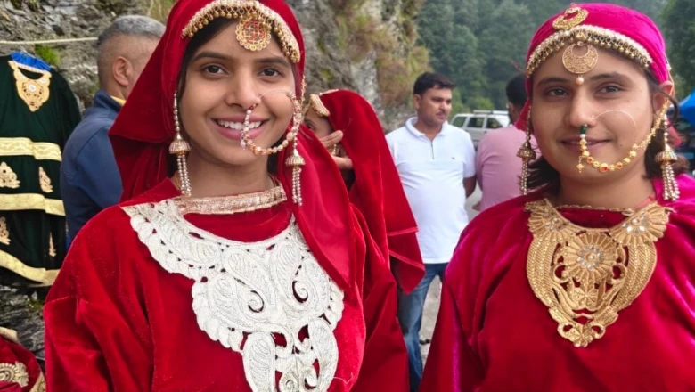 नैनीताल में शाही अंदाज़ का जलवा: 50 सालों से बरकरार है पारंपरिक फोटोशूट का क्रेज