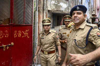 अयोध्या राम मंदिर चढ़ावा चोरी: SIT की रिपोर्ट के बाद RMO अर्जुन देव का तबादला, 70 से ज्यादा लोग जांच के घेरे में