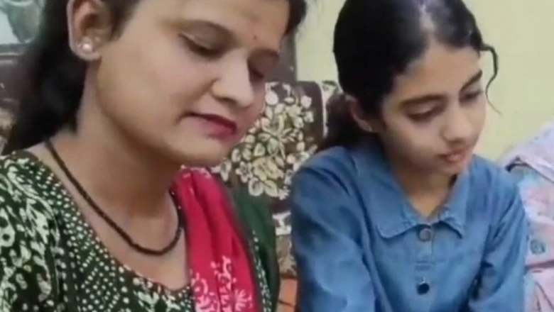खंडवा की बेटी का कमाल: आकृति अत्रे की कलाकारी अब सूरत की साड़ियों की शान, देश-विदेश में बिखेर रही हैं जलवा