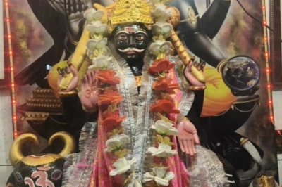 बिहार का 120 साल पुराना शनिदेव मंदिर, जहां काला छाता चढ़ाने से दूर होते हैं सारे कष्ट