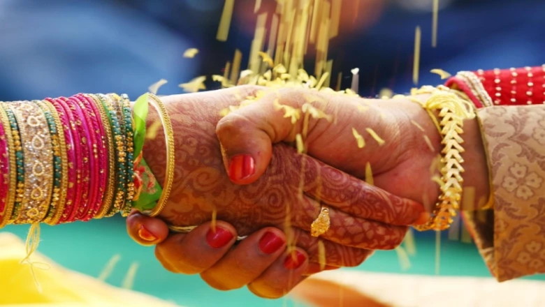 गुजरात हाई कोर्ट का बड़ा फैसला: सिर्फ मैरिज सर्टिफिकेट से सिद्ध नहीं होती हिंदू शादी, पारंपरिक रस्में अनिवार्य