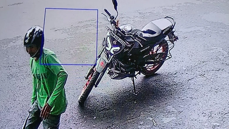 कोलकाता में अभिषेक बनर्जी के आवास पर हमला, पत्थरबाजी से टूटे खिड़कियों के कांच