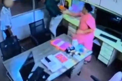 छत्रपति संभाजीनगर: स्कूल में टीसी लेने आए छात्र ने शिक्षक पर किया चाकू से हमला, सीसीटीवी में कैद हुई खौफनाक वारदात