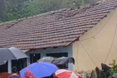 कर्नाटक के मंगलुरु में भारी बारिश का कहर, दीवार ढहने से तीन लोगों की मौत