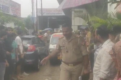मुरादाबाद: बारिश से बचने के लिए पेड़ के नीचे छिपे थे 5 लोग, आकाशीय बिजली गिरने से 2 की दर्दनाक मौत